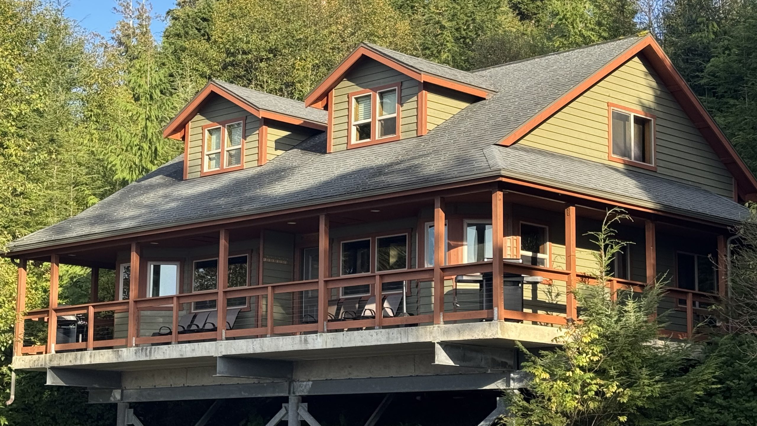 Craftsman cabin over looking the beach and ocean at fishing lodge in Ketchikan